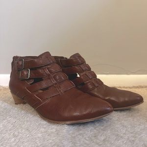 Clark’s Leather Buckle Ankle Booties US Women’s 7